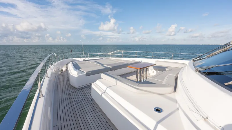 Slide: The Image of Custom Navetta 33 2023 - 25