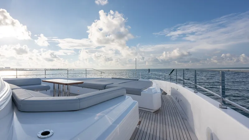 Slide: The Image of Custom Navetta 33 2023 - 21