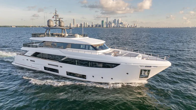 Slide: The Image of Custom Navetta 33 2023 - 20