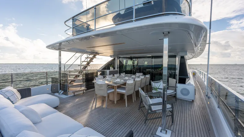 Slide: The Image of Custom Navetta 33 2023 - 27