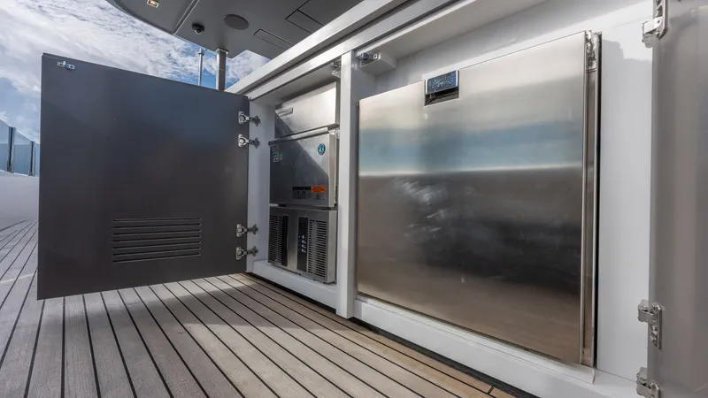 Slide: The Image of Custom Navetta 33 2023 - 45