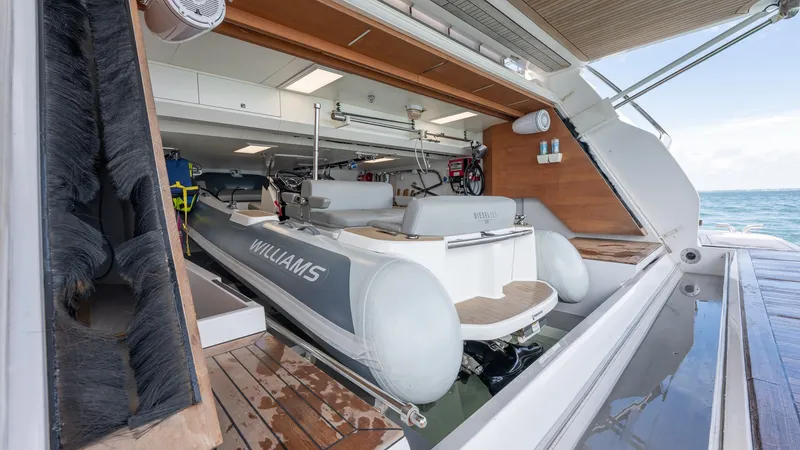 Slide: The Image of Custom Navetta 33 2023 - 82