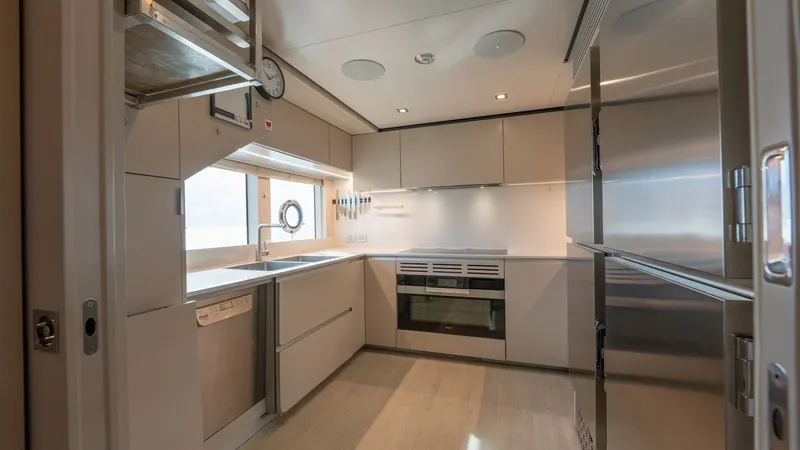 Slide: The Image of Custom Navetta 33 2023 - 54