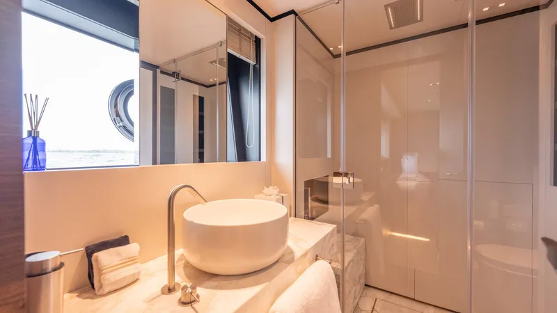 Slide: The Image of Custom Navetta 33 2023 - 90