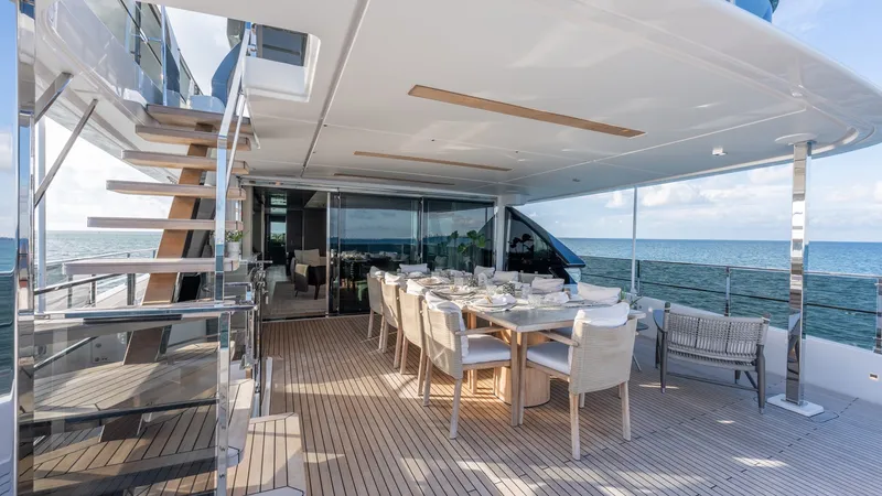 Slide: The Image of Custom Navetta 33 2023 - 28