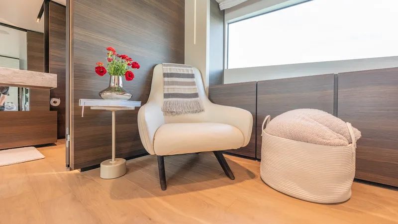 Slide: The Image of Custom Navetta 33 2023 - 65