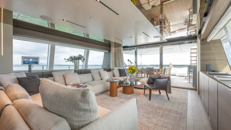 Slide: The Image of Custom Navetta 33 2023 - 74