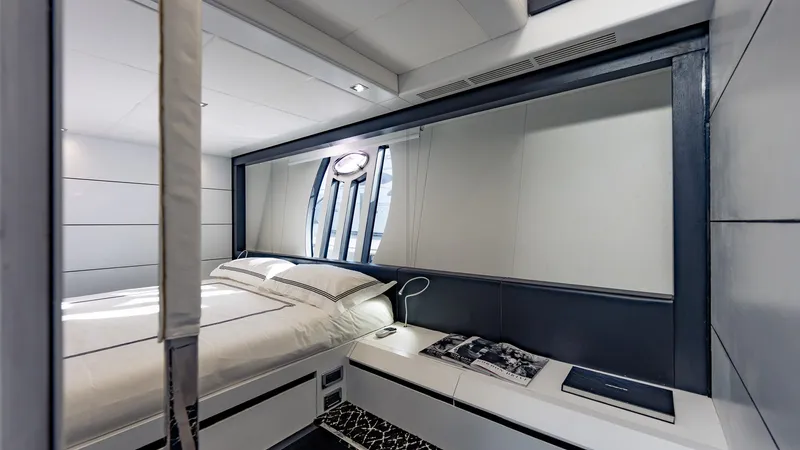 Slide: The Image of Pershing 80 2010 - 50