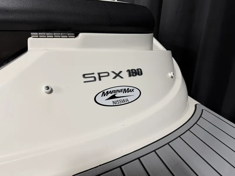 Slide: The Image of Sea Ray SPX 190 2021 - 10