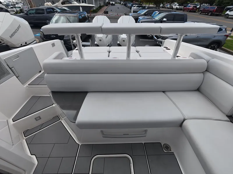 Slide: The Image of Aviara AV32 Outboard 2021 - 7