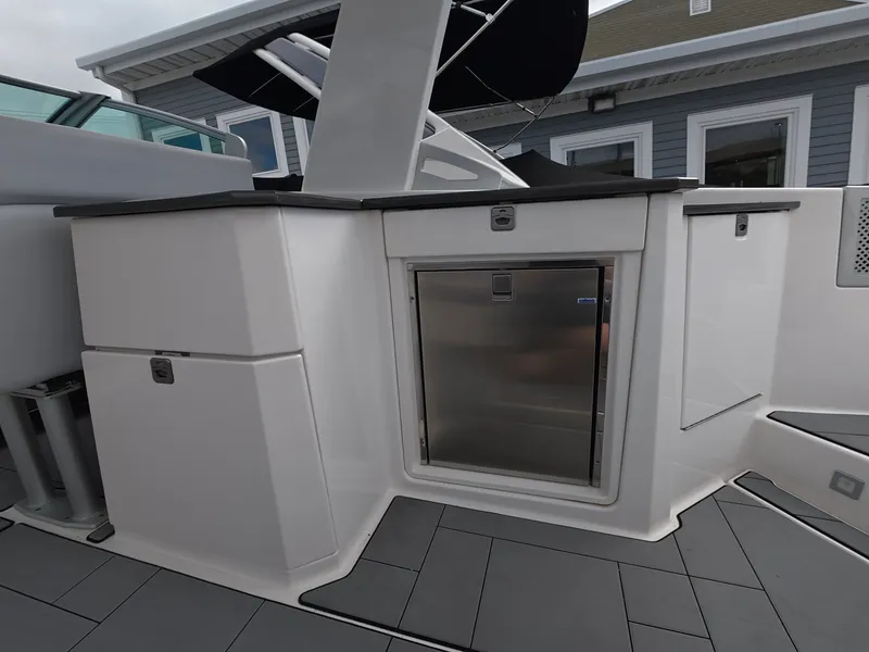 Slide: The Image of Aviara AV32 Outboard 2021 - 11