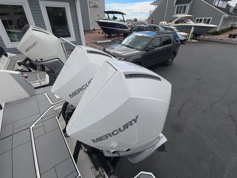Slide: The Image of Aviara AV32 Outboard 2021 - 2