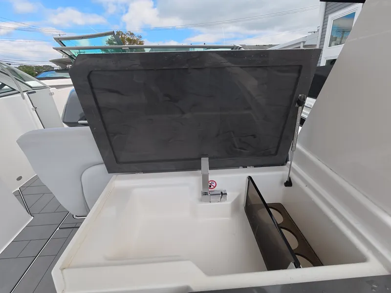 Slide: The Image of Aviara AV32 Outboard 2021 - 13