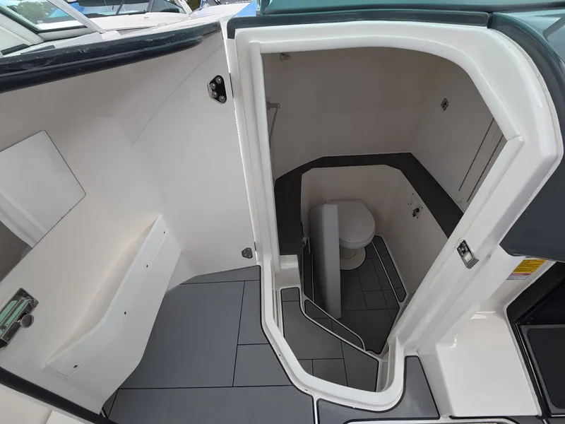 Slide: The Image of Aviara AV32 Outboard 2021 - 18