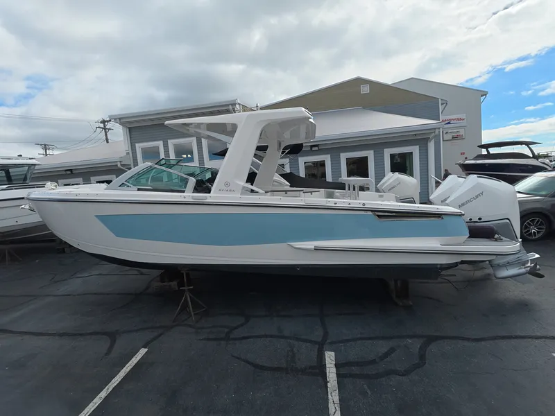 Slide: The Image of Aviara AV32 Outboard 2021 - 27