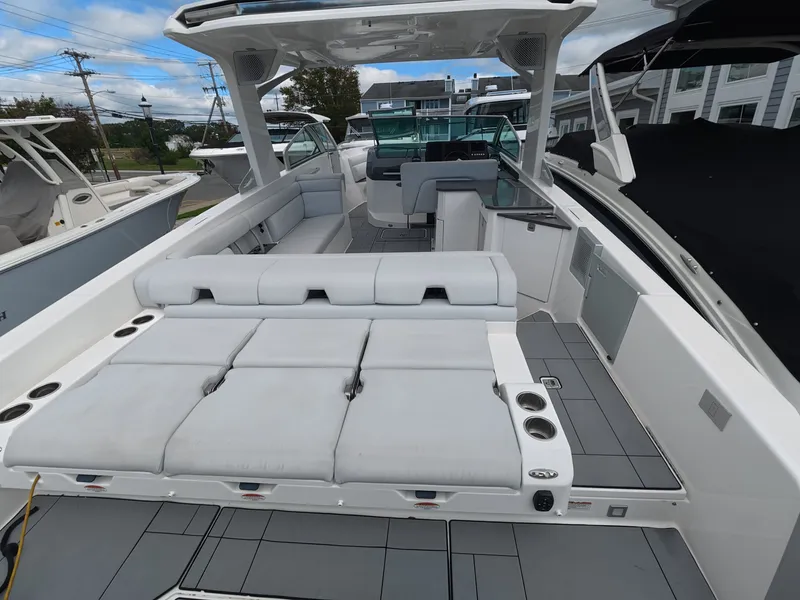 Slide: The Image of Aviara AV32 Outboard 2021 - 4