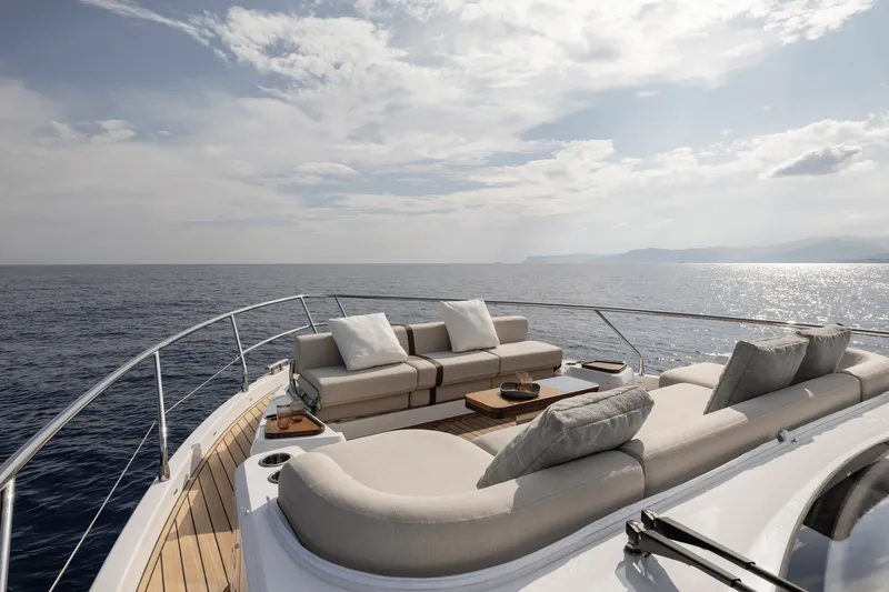 Slide: The Image of Azimut Fly 62 2027 - 11