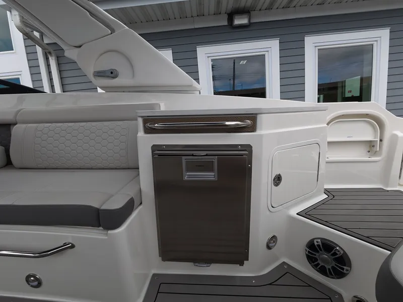 Slide: The Image of Sea Ray SDX 290 Outboard 2022 - 8