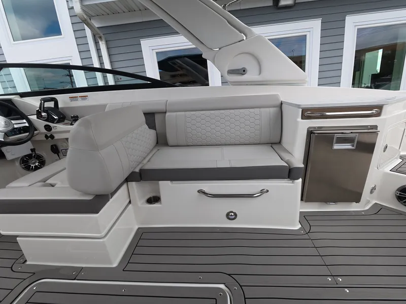 Slide: The Image of Sea Ray SDX 290 Outboard 2022 - 11