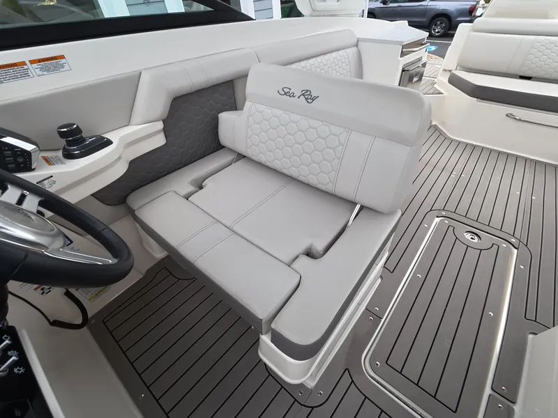 Slide: The Image of Sea Ray SDX 290 Outboard 2022 - 21
