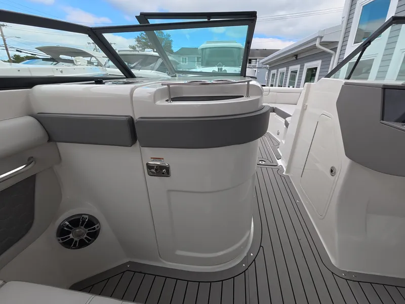 Slide: The Image of Sea Ray SDX 290 Outboard 2022 - 16