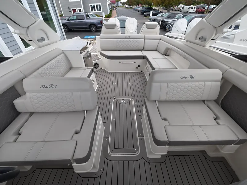 Slide: The Image of Sea Ray SDX 290 Outboard 2022 - 19