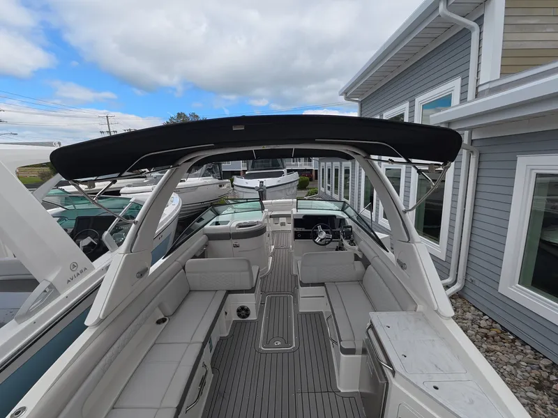 Slide: The Image of Sea Ray SDX 290 Outboard 2022 - 13
