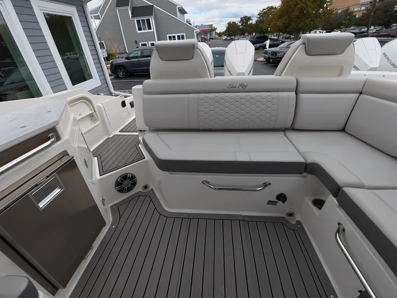 Slide: The Image of Sea Ray SDX 290 Outboard 2022 - 5