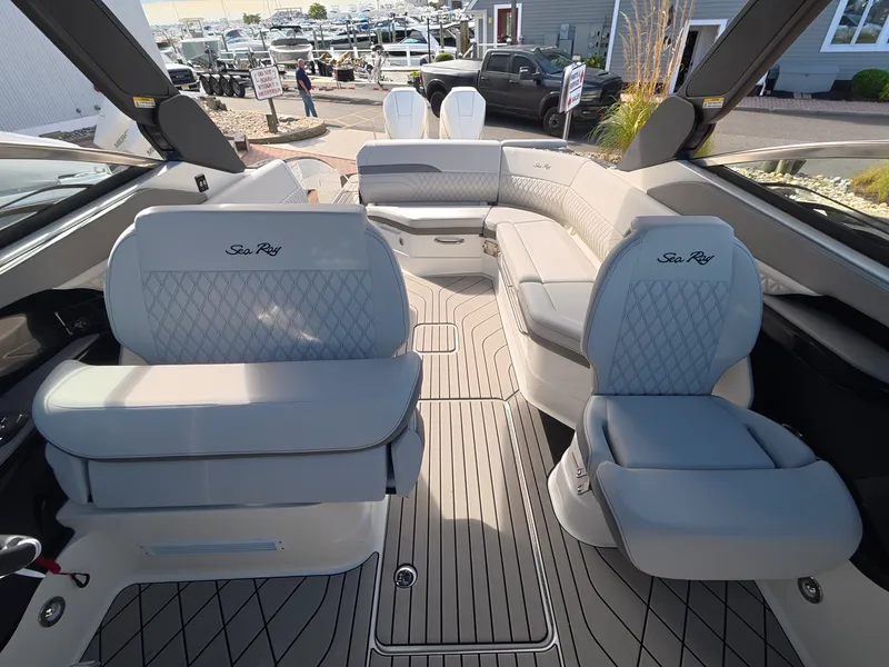 Slide: The Image of Sea Ray SLX 280 Outboard 2027 - 14