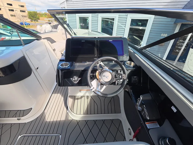 Slide: The Image of Sea Ray SLX 280 Outboard 2027 - 12