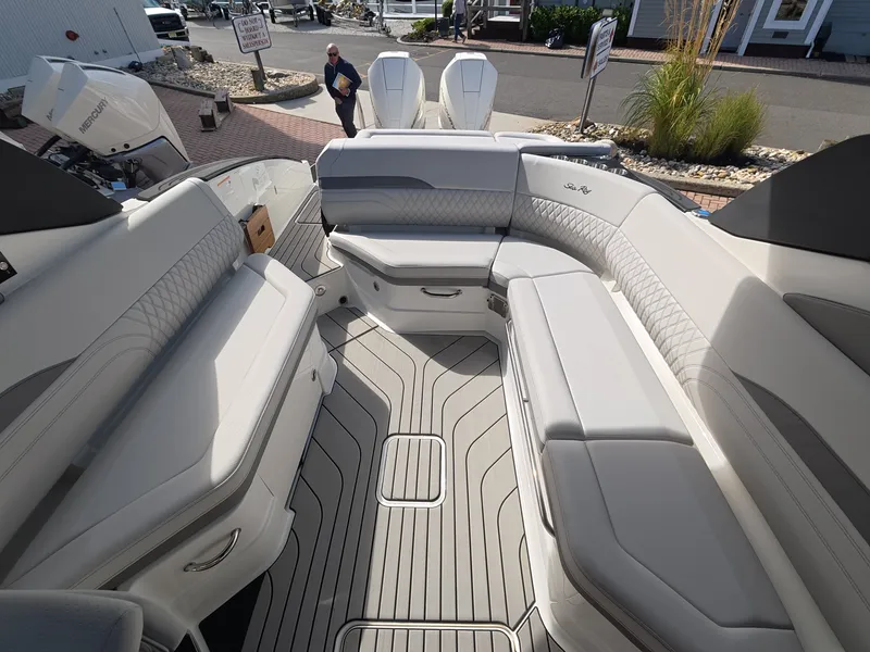 Slide: The Image of Sea Ray SLX 280 Outboard 2027 - 5