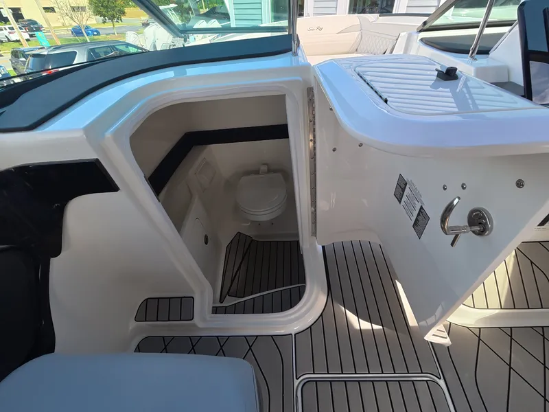 Slide: The Image of Sea Ray SLX 280 Outboard 2027 - 16