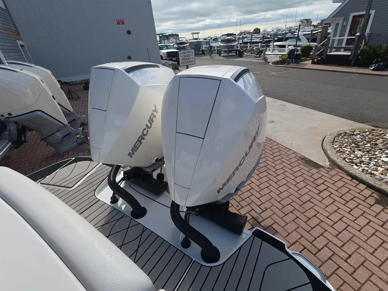 Slide: The Image of Sea Ray SLX 280 Outboard 2027 - 3