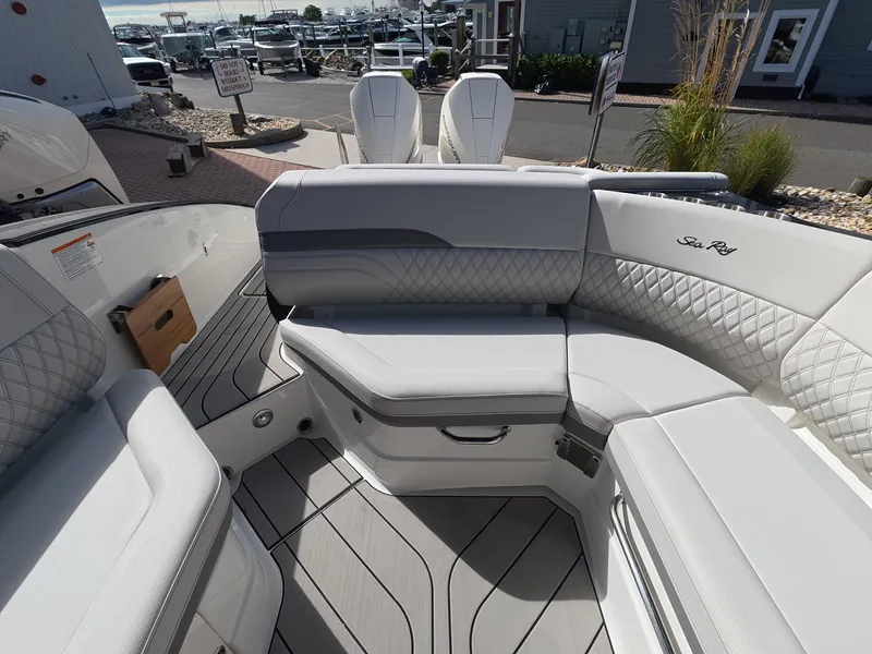 Slide: The Image of Sea Ray SLX 280 Outboard 2027 - 6