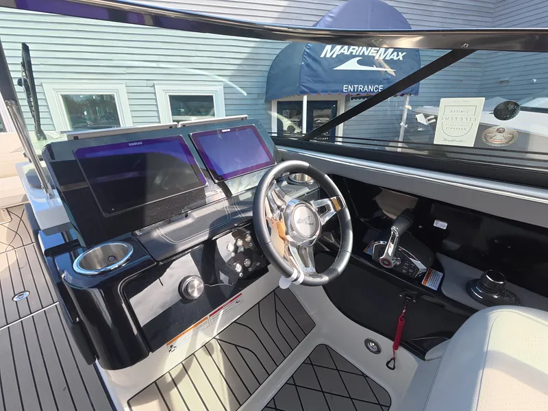 Slide: The Image of Sea Ray SLX 280 Outboard 2027 - 18