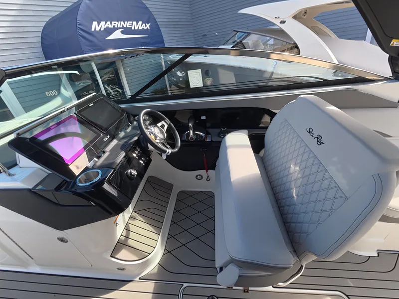 Slide: The Image of Sea Ray SLX 280 Outboard 2027 - 11