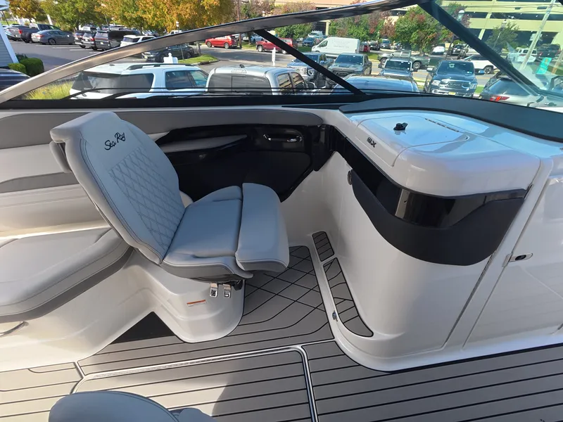 Slide: The Image of Sea Ray SLX 280 Outboard 2027 - 15