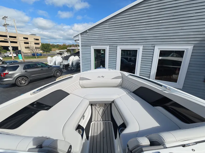 Slide: The Image of Sea Ray SLX 280 Outboard 2027 - 20