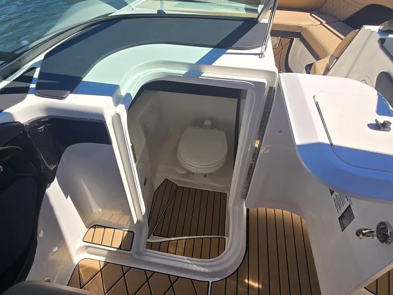 Slide: The Image of Sea Ray SLX 280 2027 - 19