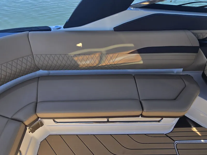 Slide: The Image of Sea Ray SLX 280 2027 - 14
