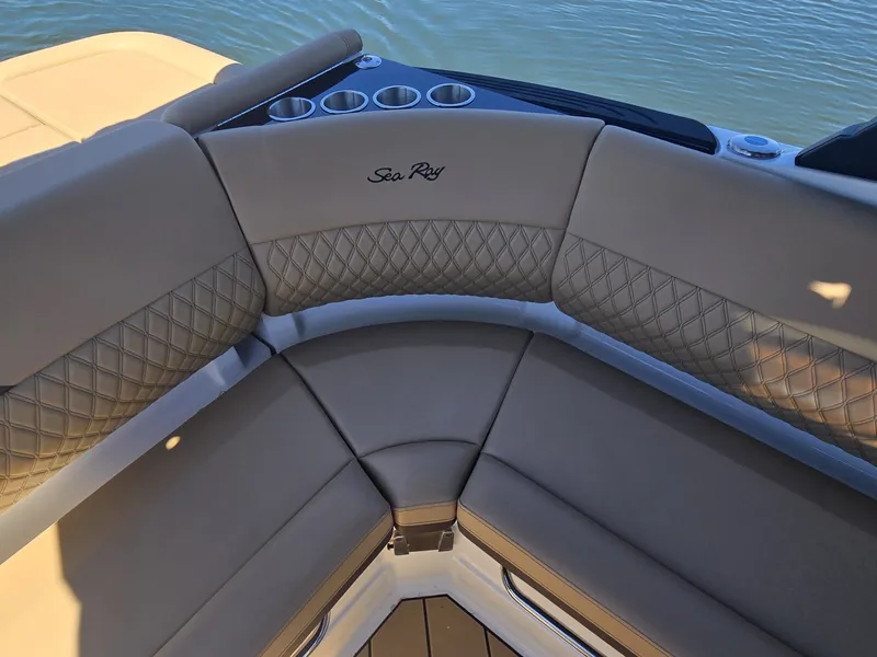 Slide: The Image of Sea Ray SLX 280 2027 - 13