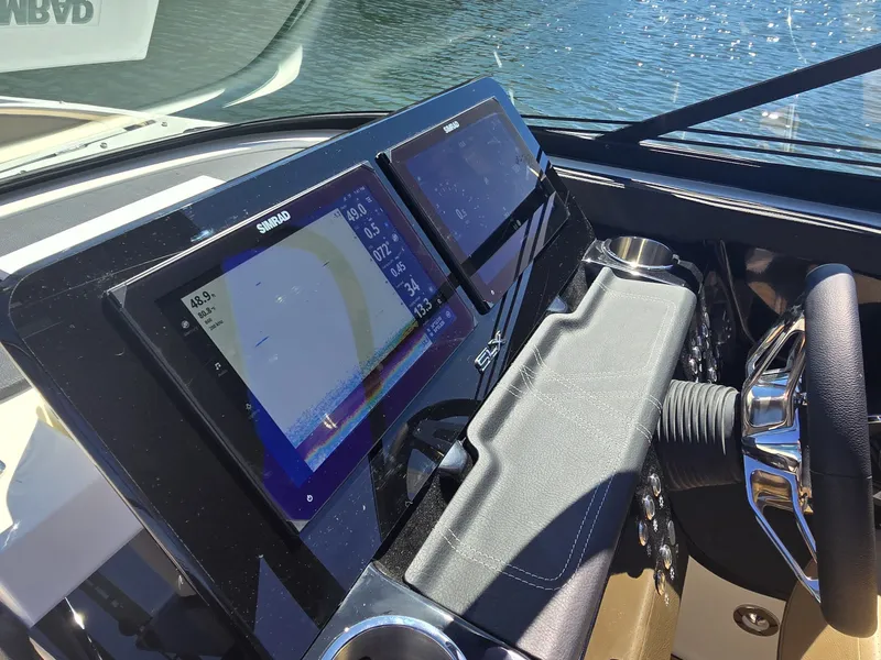 Slide: The Image of Sea Ray SLX 280 2027 - 24