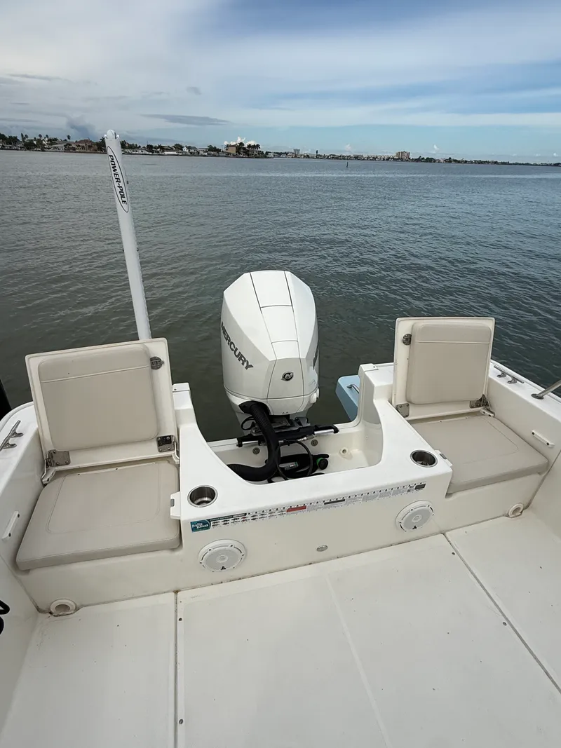 Slide: The Image of Boston Whaler 210 MONTAUK 2025 - 20