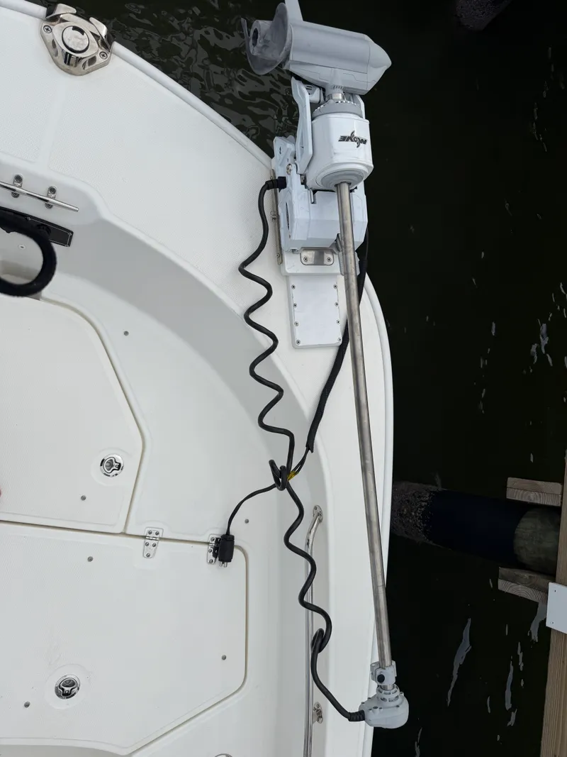Slide: The Image of Boston Whaler 210 MONTAUK 2025 - 17