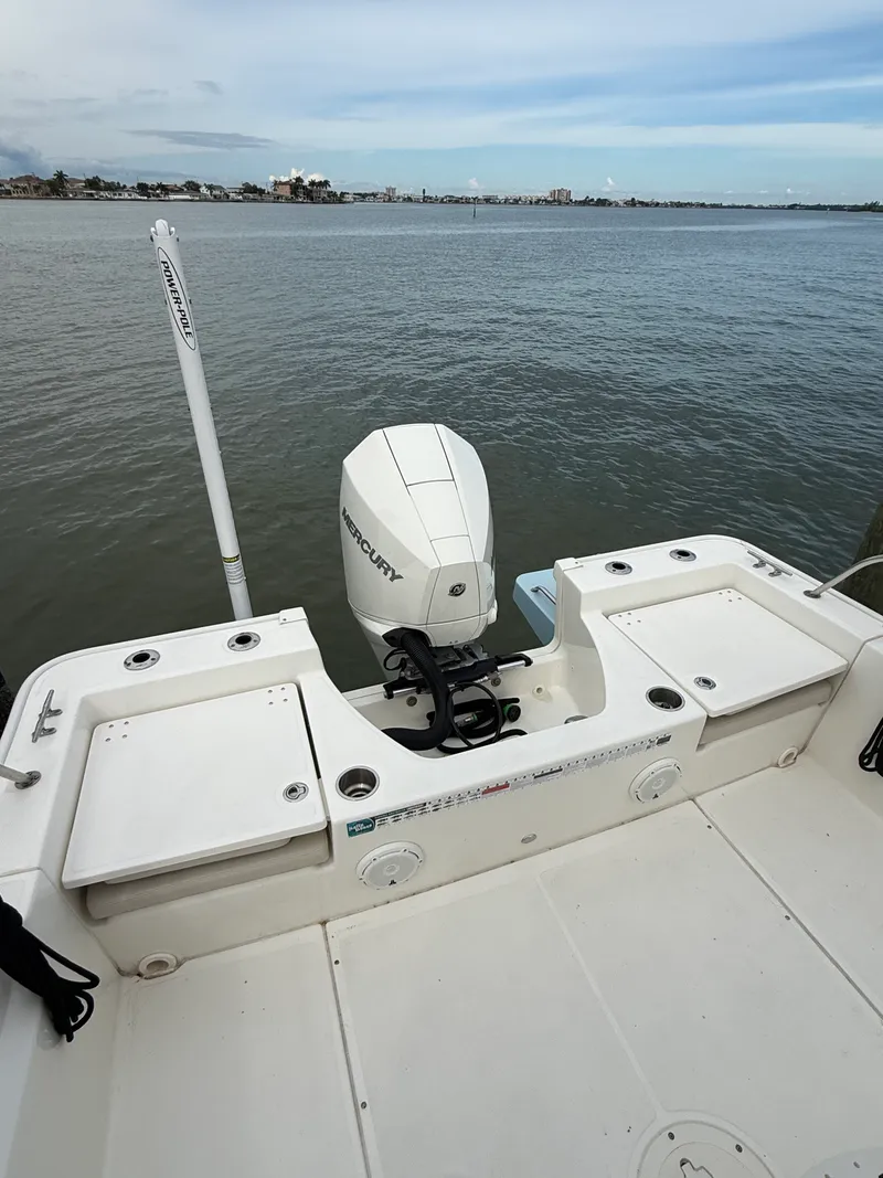 Slide: The Image of Boston Whaler 210 MONTAUK 2025 - 19