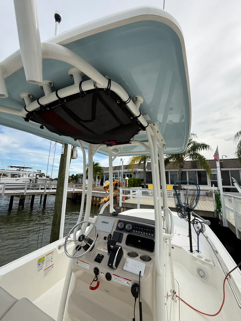 Slide: The Image of Boston Whaler 210 MONTAUK 2025 - 23