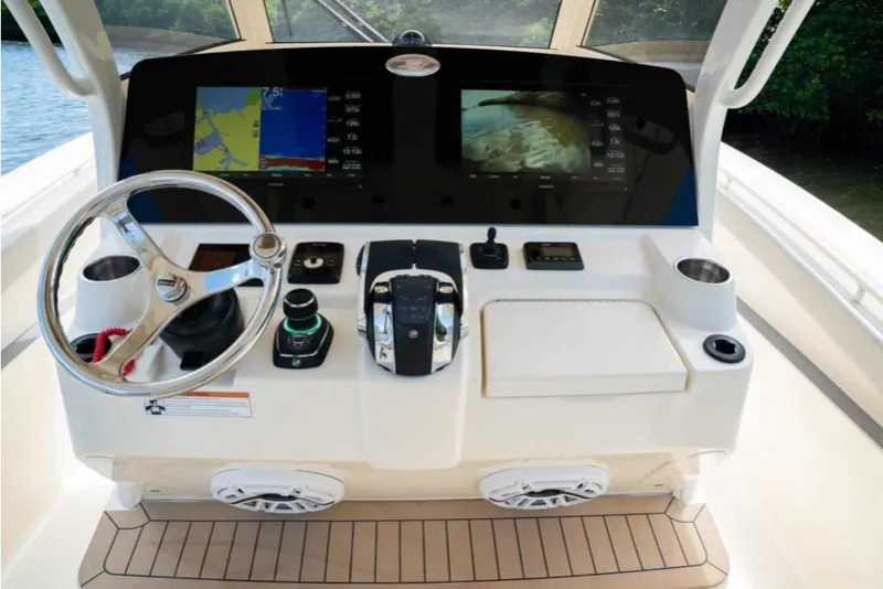 Slide: The Image of Scout 330 LXF 2025 - 23