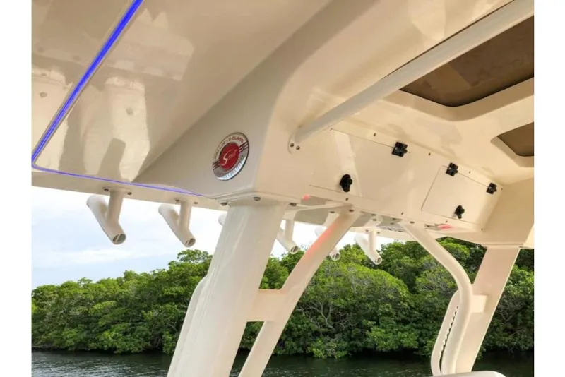 Slide: The Image of Scout 330 LXF 2025 - 9