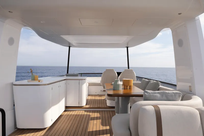 Slide: The Image of Azimut Fly 62 2027 - 9
