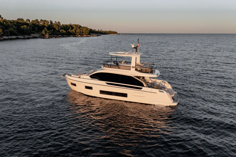 The Image of Azimut Fly 62 2027 - 0